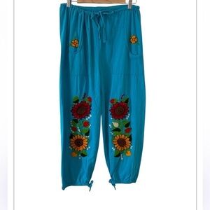 Boutique  Boho Gorgeous Blue Floral Pocket Capri Bottom Tie Pants  S/M